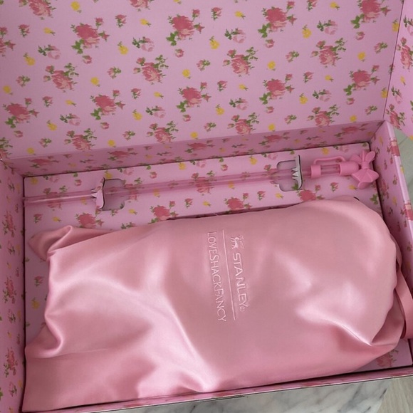 Stanley 1913 x LoveShackFancy Quencher H2.0 Flowstate™ Tumbler | 40 OZ - Picture 3 of 15